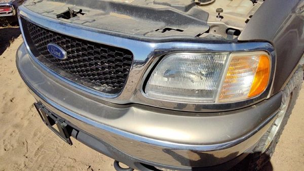 2001 Ford Expedition Grille Arizona Beige Aq — photo 6