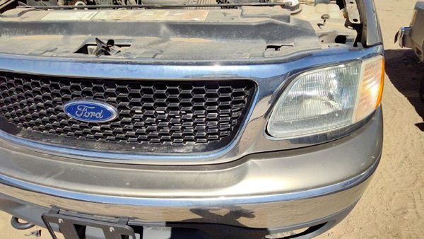 2001 Ford Expedition Grille Arizona Beige Aq — photo 5