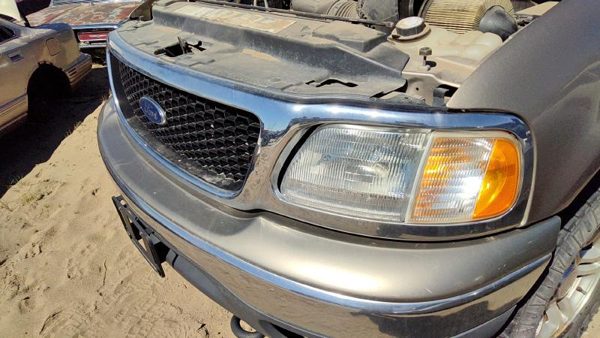 2001 Ford Expedition Grille Arizona Beige Aq — photo 7