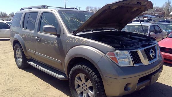 2005 Nissan Pathfinder — vehicle photo 1