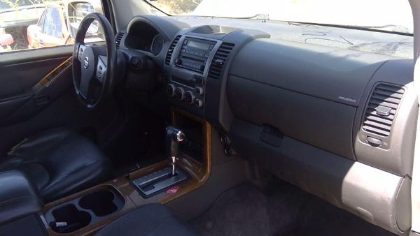 2005 Nissan Pathfinder — vehicle photo 9