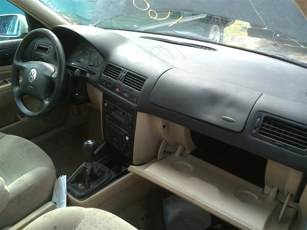 2000 Volkswagen Jetta — vehicle photo 3