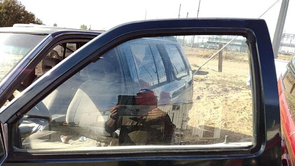 1987-1995 Nissan Pathfinder Driver Left Front Side Window Door Glass Oem — photo 1