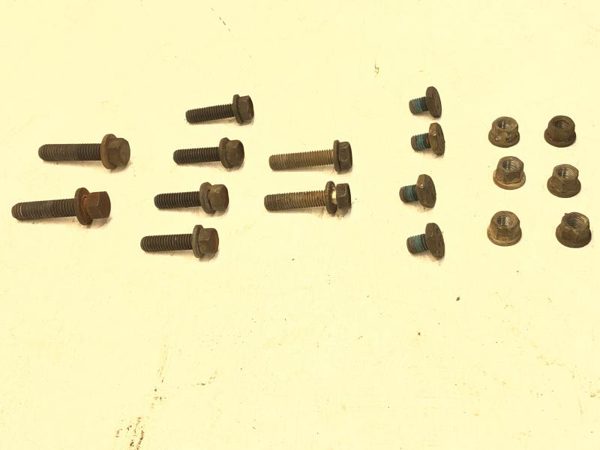 05-06 Liberty Set Bolts For Transmission Bellhousing Hardware Factory 3.7L 4X4 — photo 3