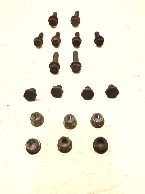 05-06 Liberty Set Bolts For Transmission Bellhousing Hardware Factory 3.7L 4X4 — photo 2