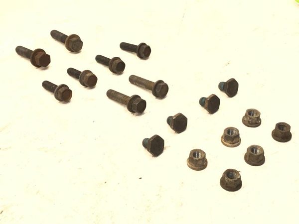05-06 Liberty Set Bolts For Transmission Bellhousing Hardware Factory 3.7L 4X4 — photo 1