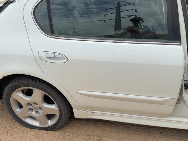 2000 INFINITI I30 Rear Door RH White — photo 3