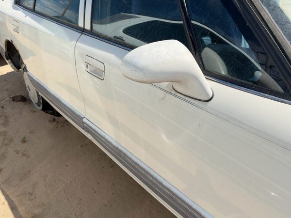 1993 Oldsmobile 88 Front Door RH White — photo 1