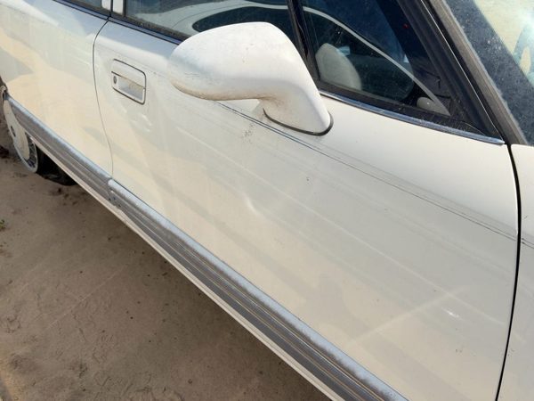 1993 Oldsmobile 88 Front Door RH White — photo 2