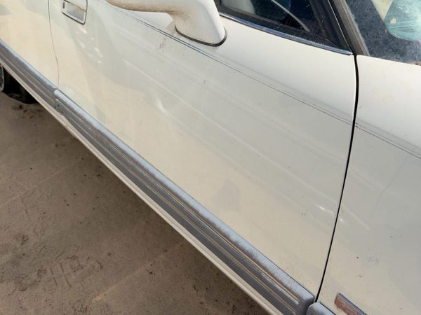 1993 Oldsmobile 88 Front Door RH White — photo 3