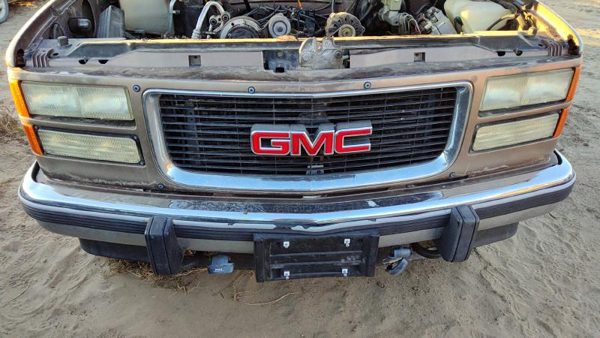 1994-1999 Chevy Suburban Front Grille Assembly Oem Brown 12388709 — photo 1