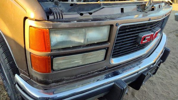 1994-1999 Chevy Suburban Front Grille Assembly Oem Brown 12388709 — photo 5