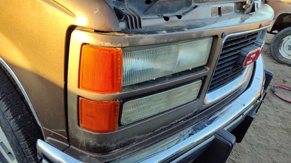 1994-1999 Chevy Suburban Front Grille Assembly Oem Brown 12388709 — photo 4