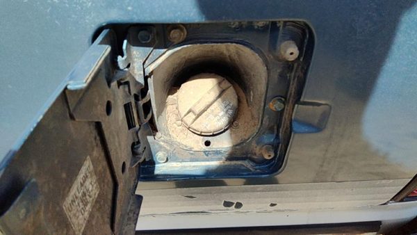 1990-1995 Chevy S10 Blazer Fuel Filler Neck Assembly With Gas Cap Oem 15568005 — photo 3