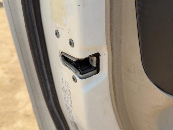 11-16 Chrysler Town & Country Driver Left Front Door Latch With Rods/Cables Oem — photo 1