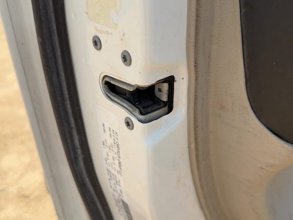 11-16 Chrysler Town & Country Driver Left Front Door Latch With Rods/Cables Oem — photo 2