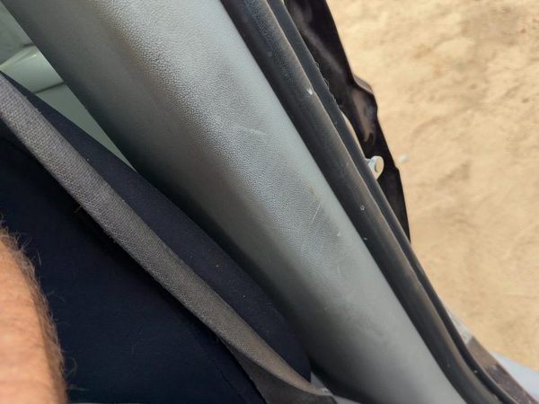 05-09 Chevy Equinox Driver Left Lower B-Pillar Trim Panel Light Gray 14B — photo 3