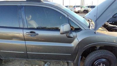 2004 Mitsubishi Endeavor Front Door RH