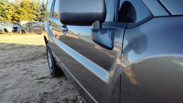 2004 Mitsubishi Endeavor Front Door RH — photo 3