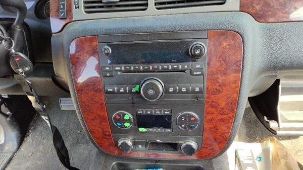 2010 Chevy Tahoe Radio Bezel Trim — photo 1