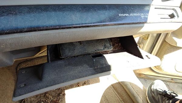 1997-2005 Park Ave Ultra Glove Box Assembly Complete Door With Latch Oem Tan 562 — photo 5