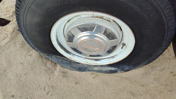 1976-1991 Gmc Sierra C3500 Hub Cap Wheel Cover Oem 00349094 — photo 4