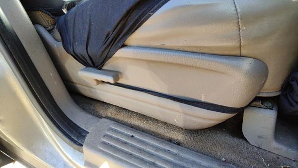 2002-2005 Ford Explorer Passenger Right Side Seat Trim Panel Oem Rp Tan — photo 2