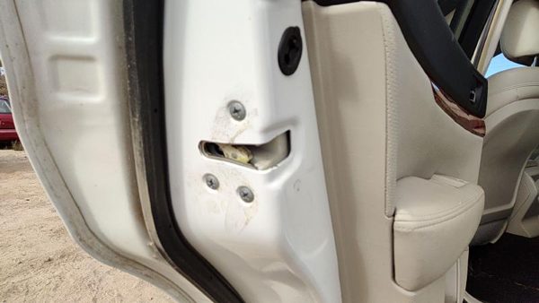 10-14 Subaru Legacy Outback Driver Left Rear Door Latch With Rods/Cables Back — photo 1
