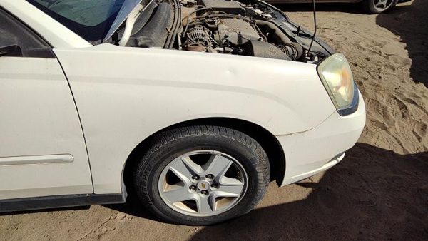 2004-2008 Chevy New Style Malibu Passenger Right Front Fender Oem White 40U — photo 3