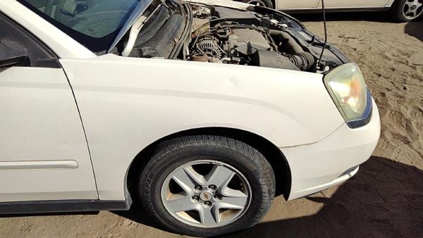 2004-2008 Chevy New Style Malibu Passenger Right Front Fender Oem White 40U — photo 2