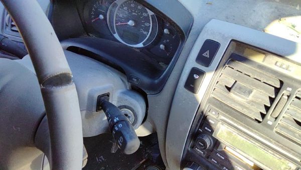 2006 Hyundai Tucson Steering Column Key 563102E000 — photo 3