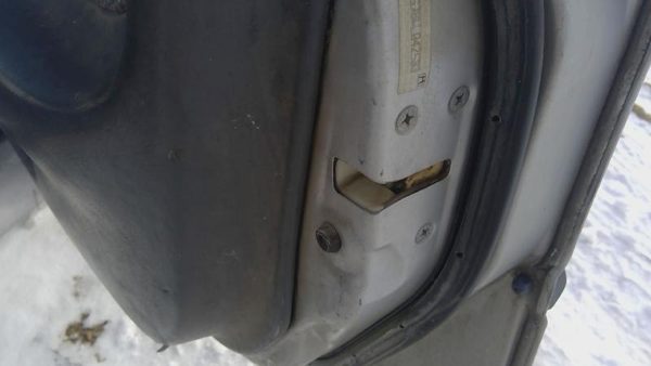 1996-2000 Honda Civic Passenger Right Front Door Latch With Rods/Cables Oem — photo 3