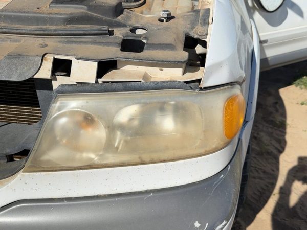 1998 Lincoln Navigator Headlamp Assembly LH — photo 6