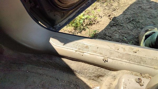 1997-2003 Buick Park Ave Passenger Right Lower Kick Trim Panel Oem Tan — photo 3