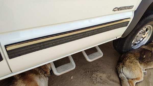 99-02 Silverado 2500 Hd Passenger Right Front Moulding From Door Trim Strip — photo 1