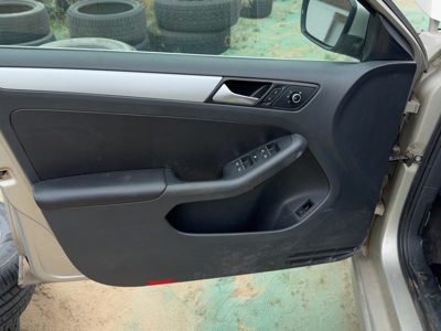 2013-2018 Vw Jetta Driver Left Front Door Trim Panel With Master Switch Black