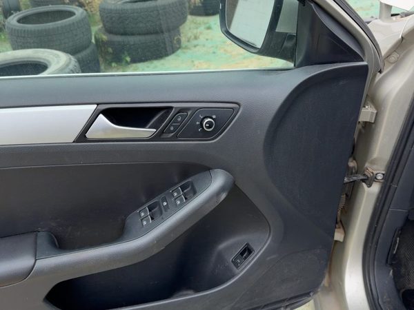 2013-2018 Vw Jetta Driver Left Front Door Trim Panel With Master Switch Black — photo 3