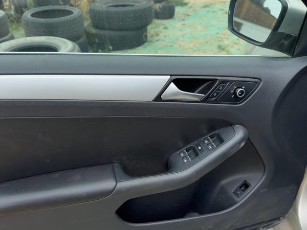 2013-2018 Vw Jetta Driver Left Front Door Trim Panel With Master Switch Black — photo 5