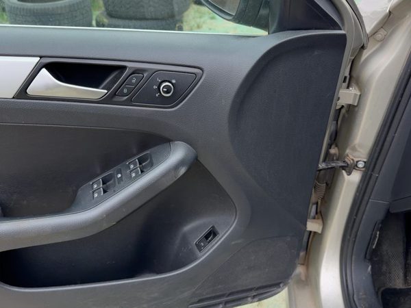 2013-2018 Vw Jetta Driver Left Front Door Trim Panel With Master Switch Black — photo 8