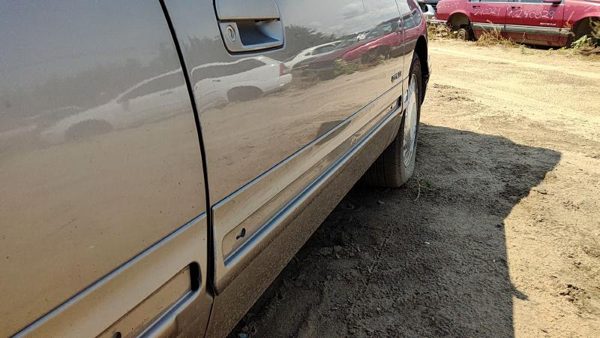 1999 Cadillac DeVille Front Door RH 46A Beige — photo 5