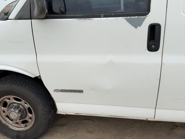 2002 Chevrolet Express Front Door LH White — photo 4