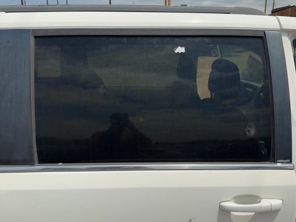 08-16 Town & Country Passenger Right Rear Side Window Door Glass Oem Back — photo 1
