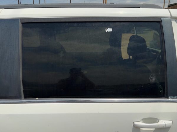 08-16 Town & Country Passenger Right Rear Side Window Door Glass Oem Back — photo 2