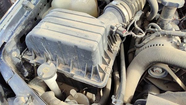04-05 Explorer Complete Air Intake Cleaner Filter Box Housing With Tube 4.0L — photo 5