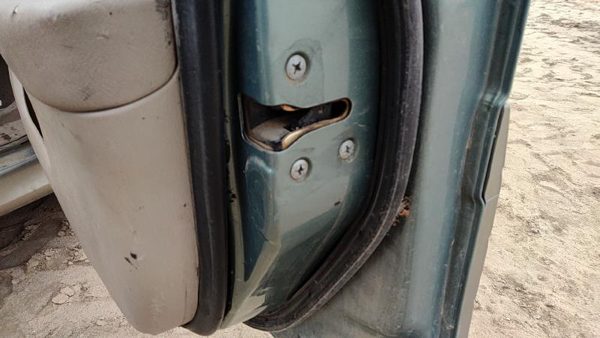 2000-2004 Legacy Outback Passenger Right Front Door Latch With Rods/Cables Oem — photo 2