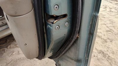 2000-2004 Legacy Outback Passenger Right Front Door Latch With Rods/Cables Oem