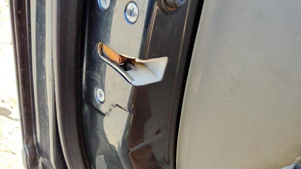 2005-2010 Honda Odyssey Driver Left Front Door Latch With Rods/Cables Oem — photo 2