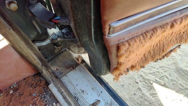 1984 Jeep Grand Rear Door Hinge RH J5455206 — photo 3