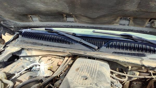 1999-2004 Gmc Sierra 2500 Windshield Wiper Cowl Vent Trim Panel Oem Cover — photo 4
