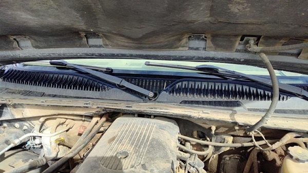 1999-2004 Gmc Sierra 2500 Windshield Wiper Cowl Vent Trim Panel Oem Cover — photo 3
